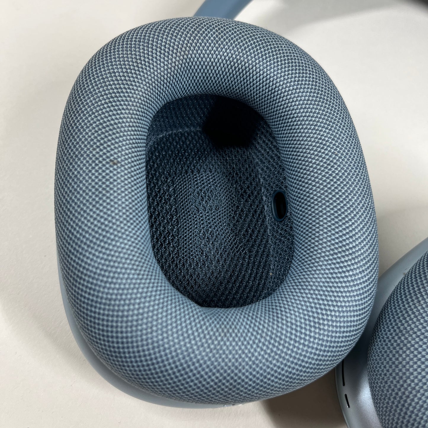 Apple AirPods Max USB-C Wireless Over-Ear Headphones BLUE MWW63AM/A