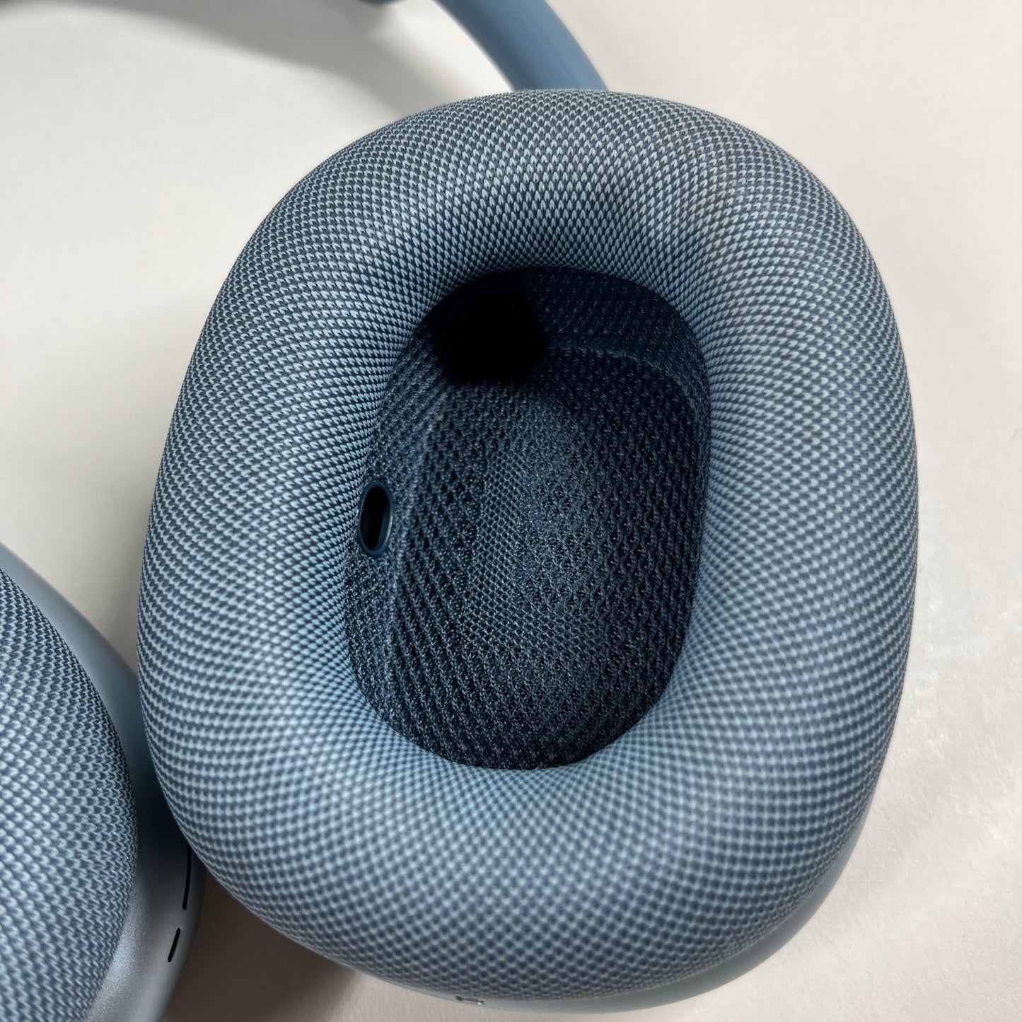 Apple AirPods Max USB-C Wireless Over-Ear Headphones BLUE MWW63AM/A
