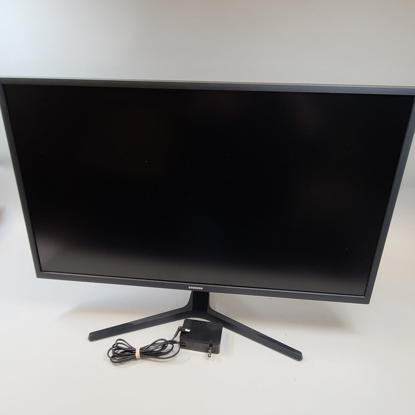 Samsung UJ59 Series U32J590UQN 32" LED 4K UHD AMD FreeSync 3840 x 2160p 60Hz
