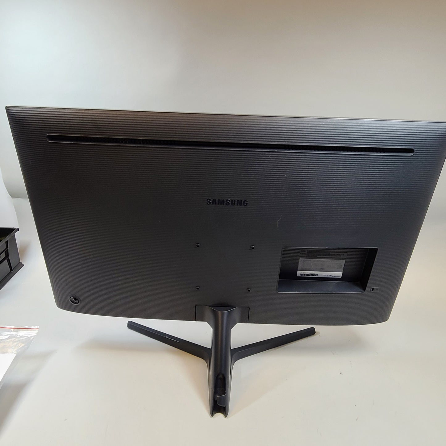 Samsung UJ59 Series U32J590UQN 32" LED 4K UHD AMD FreeSync 3840 x 2160p 60Hz