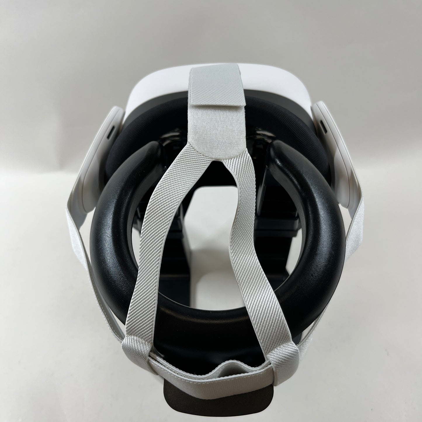 Meta Quest 3S 128GB Standalone All-in-One VR Headset P97
