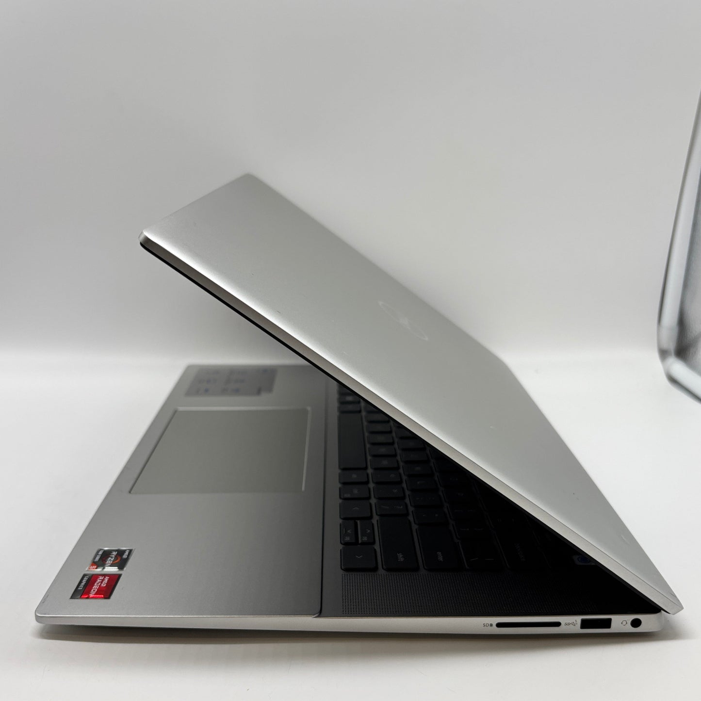 Dell Inspiron 16 5635 P125F 16" AMD Ryzen 5 7000 Series 2.0GHz 16GB RAM 512GB