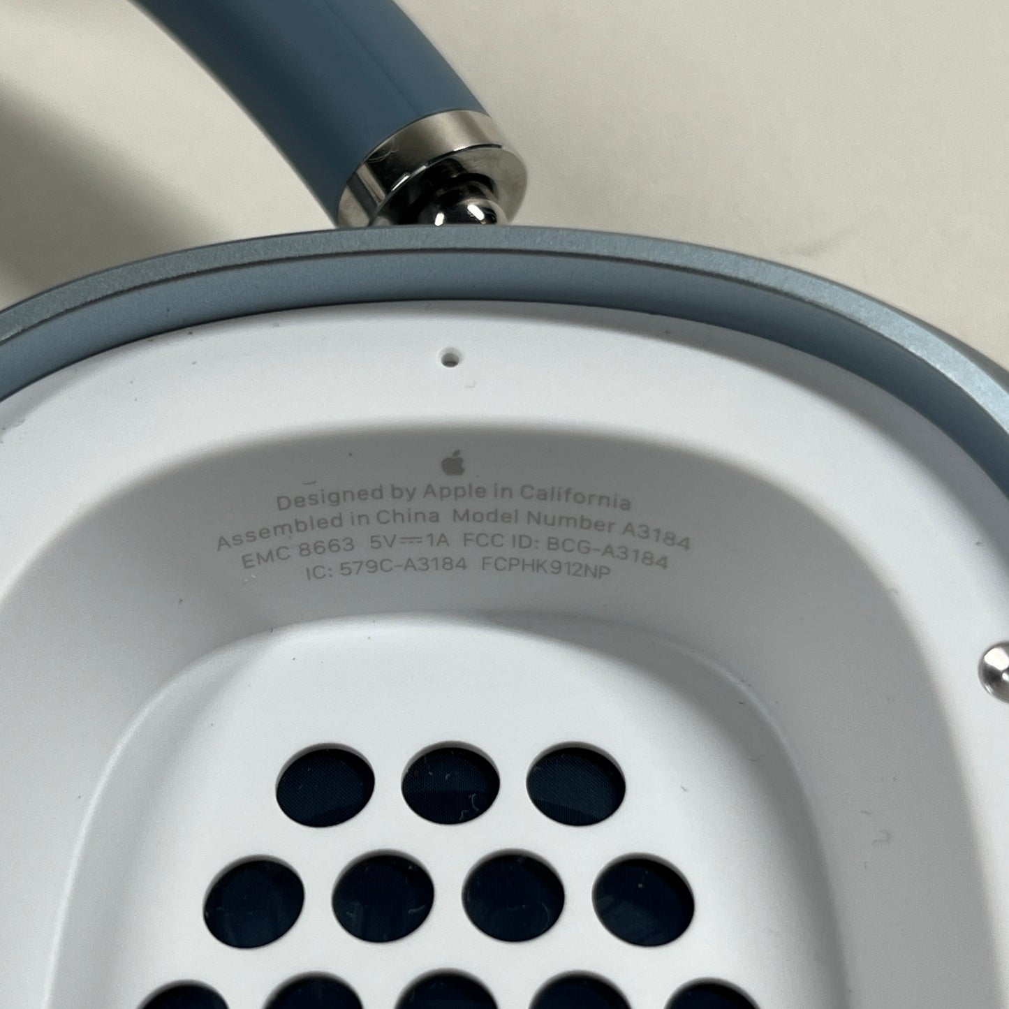 Apple AirPods Max USB-C Wireless Over-Ear Headphones BLUE MWW63AM/A