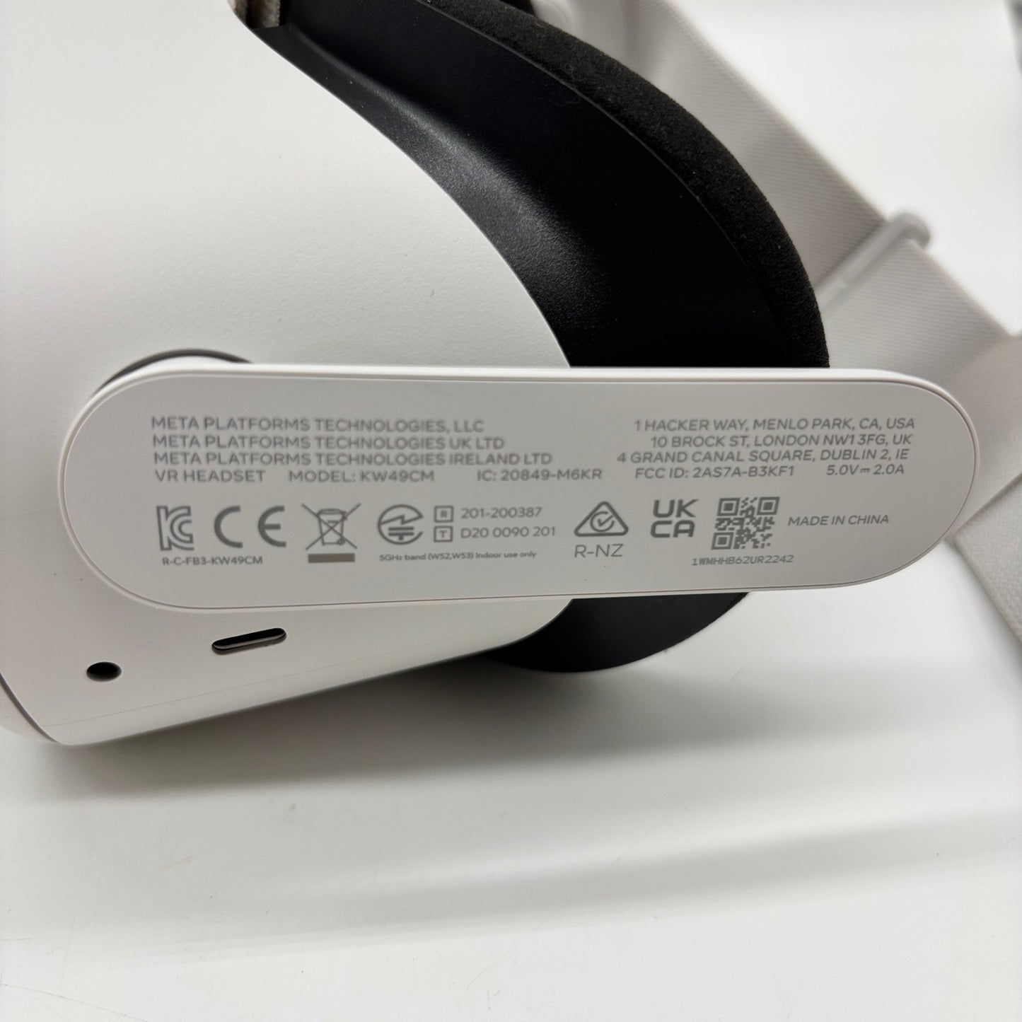 Meta Quest 2 128GB Standalone All-in-One VR Headset KW49CM