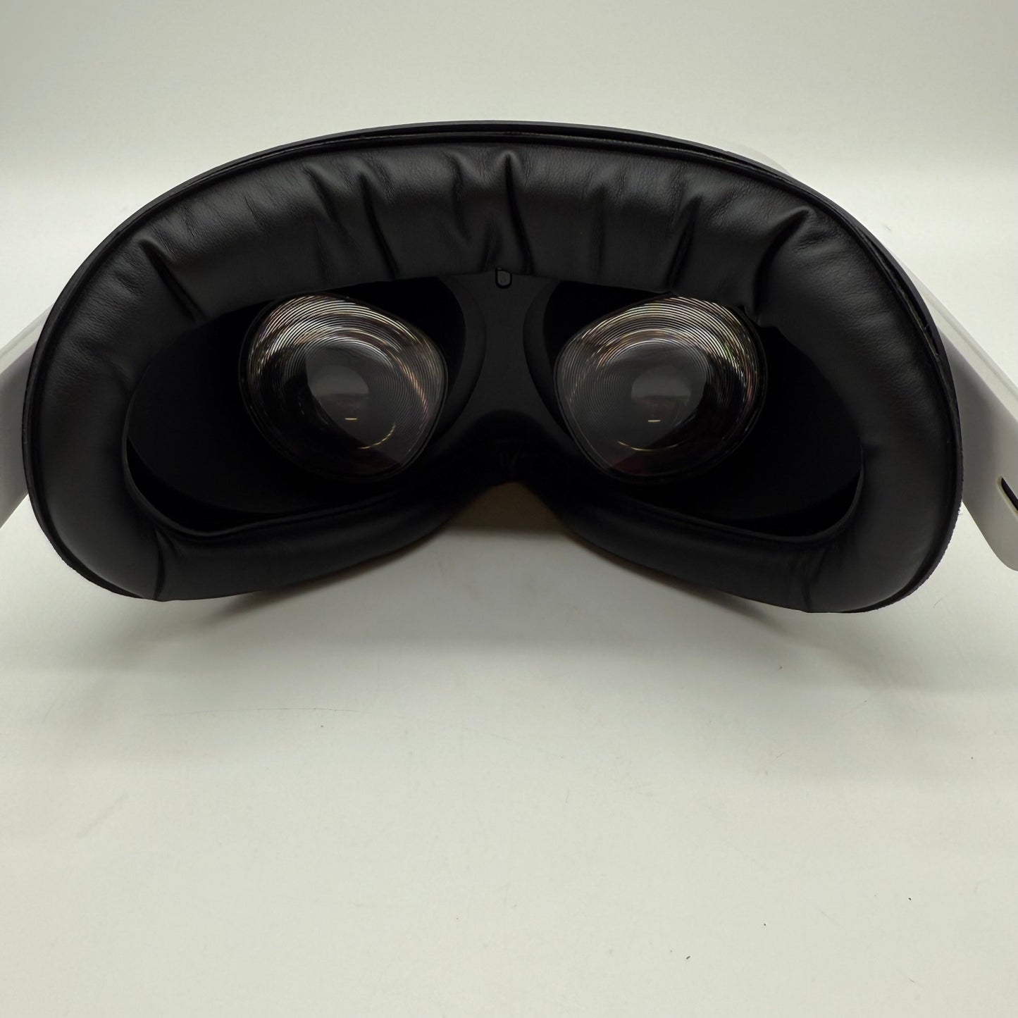 Meta Quest 2 128GB Standalone All-in-One VR Headset KW49CM - Missing Strap