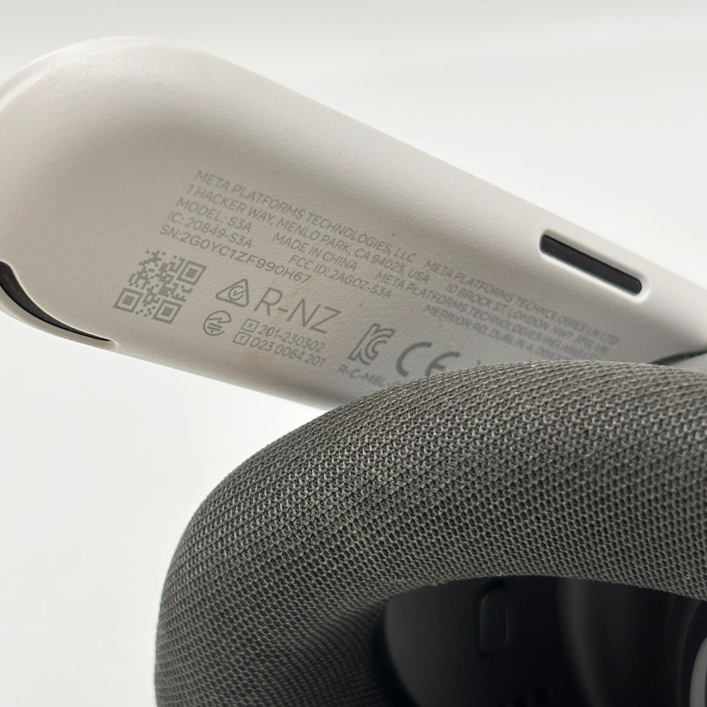 Broken Meta Quest 3 128GB Standalone All-in-One VR Headset S3A - Boot Loop/No Head Strap