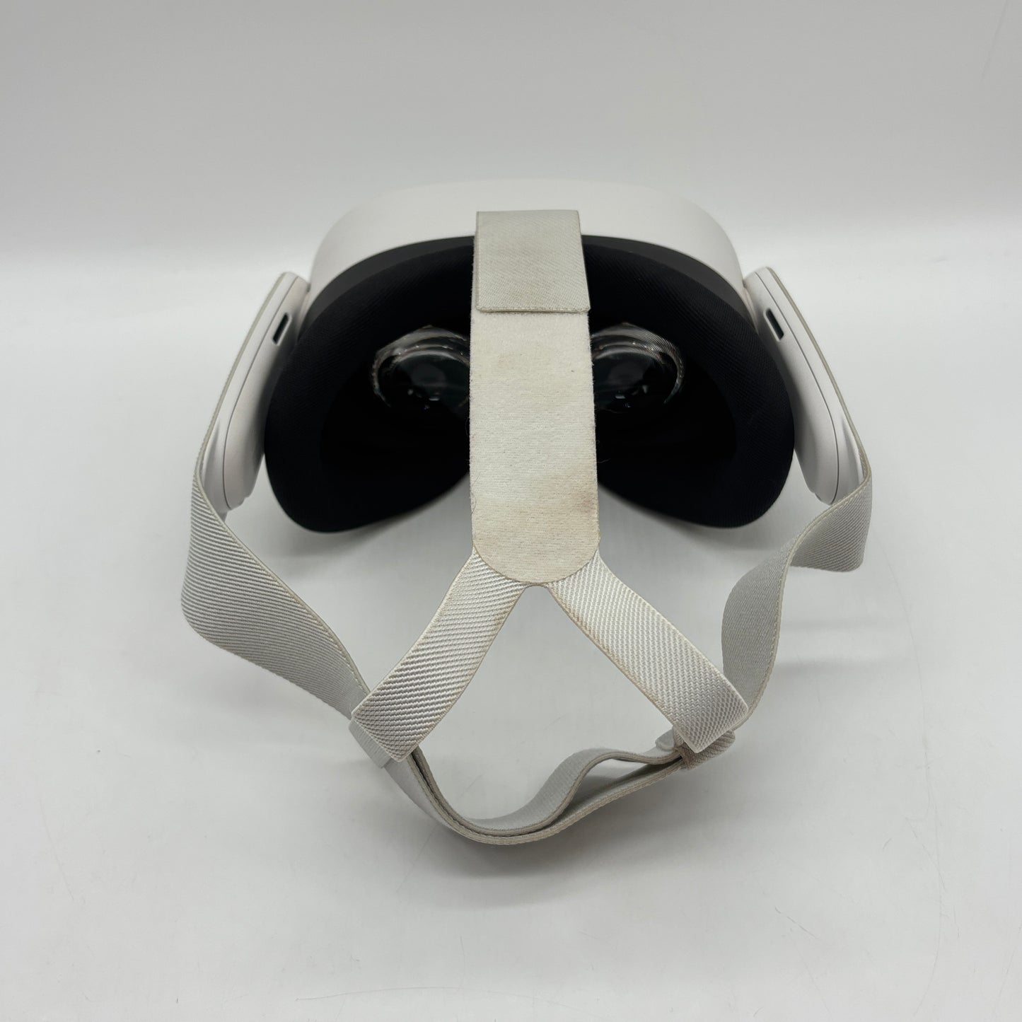 Meta Quest 3S 128GB Standalone All-in-One VR Headset P97