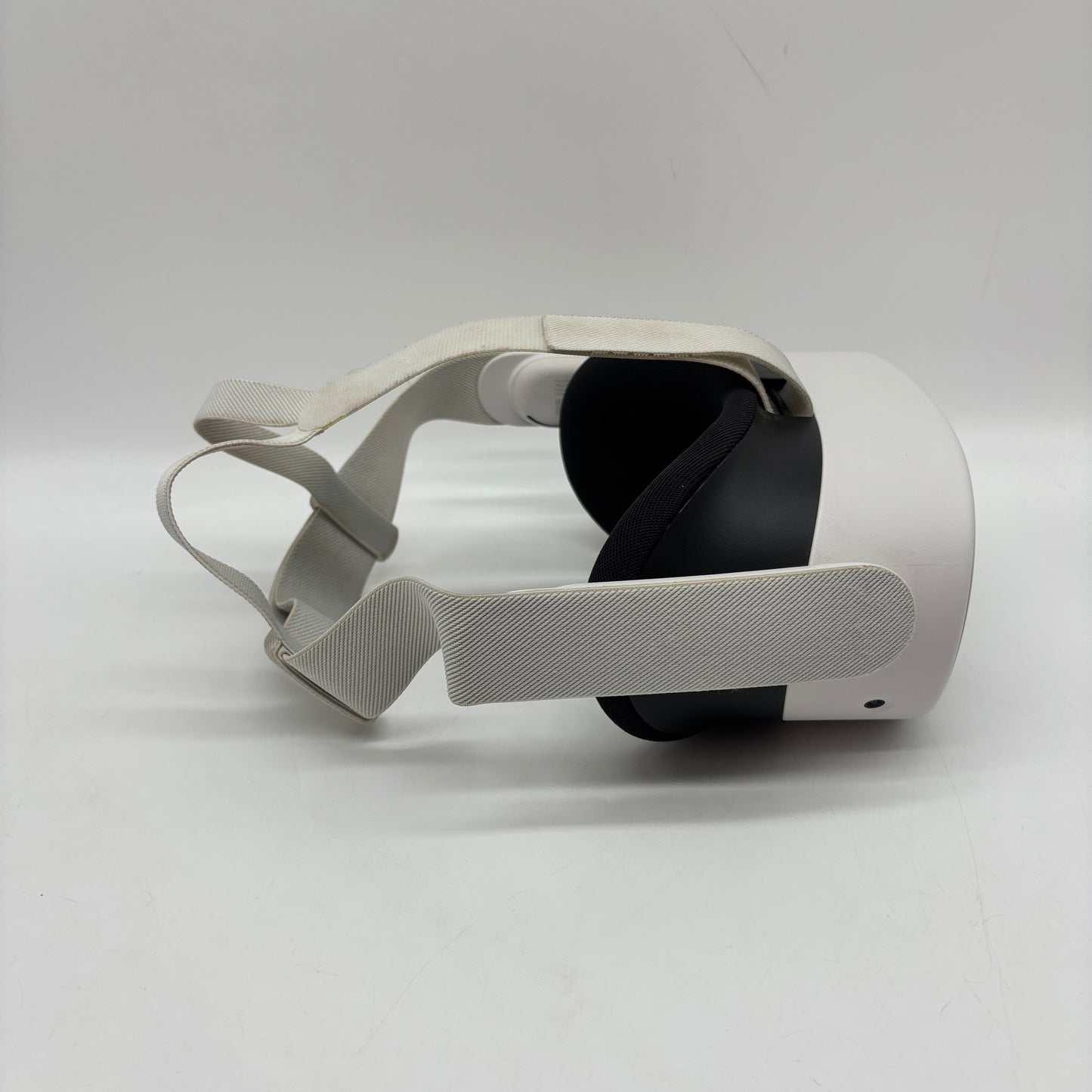 Meta Quest 3S 128GB Standalone All-in-One VR Headset P97