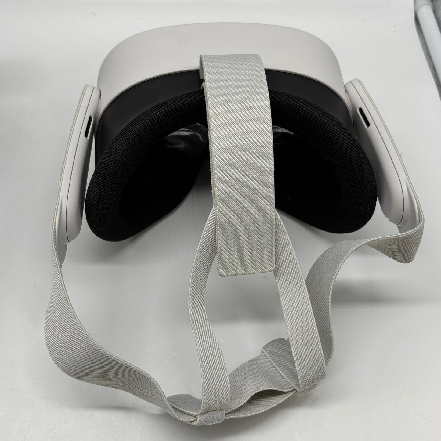 Meta Quest 3S 128GB Standalone All-in-One VR Headset P97