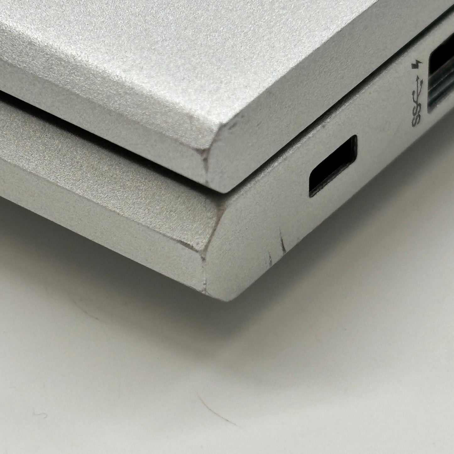 HP Elitebook 830 G8 13.3 i7-1185G7 3.0GHz 16GB RAM 250GB SSD 