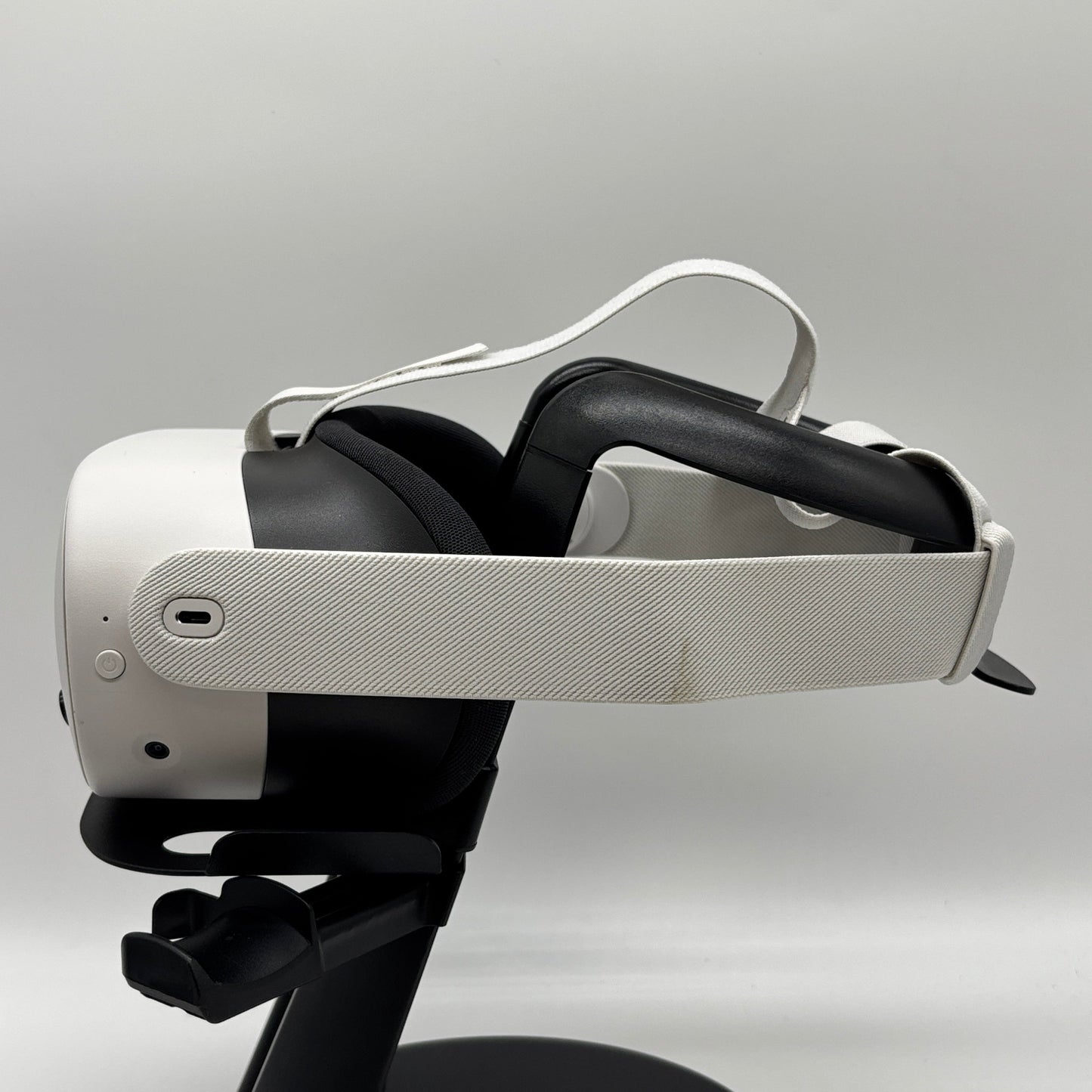 Meta Quest 3S 128GB Standalone All-in-One VR Headset P97