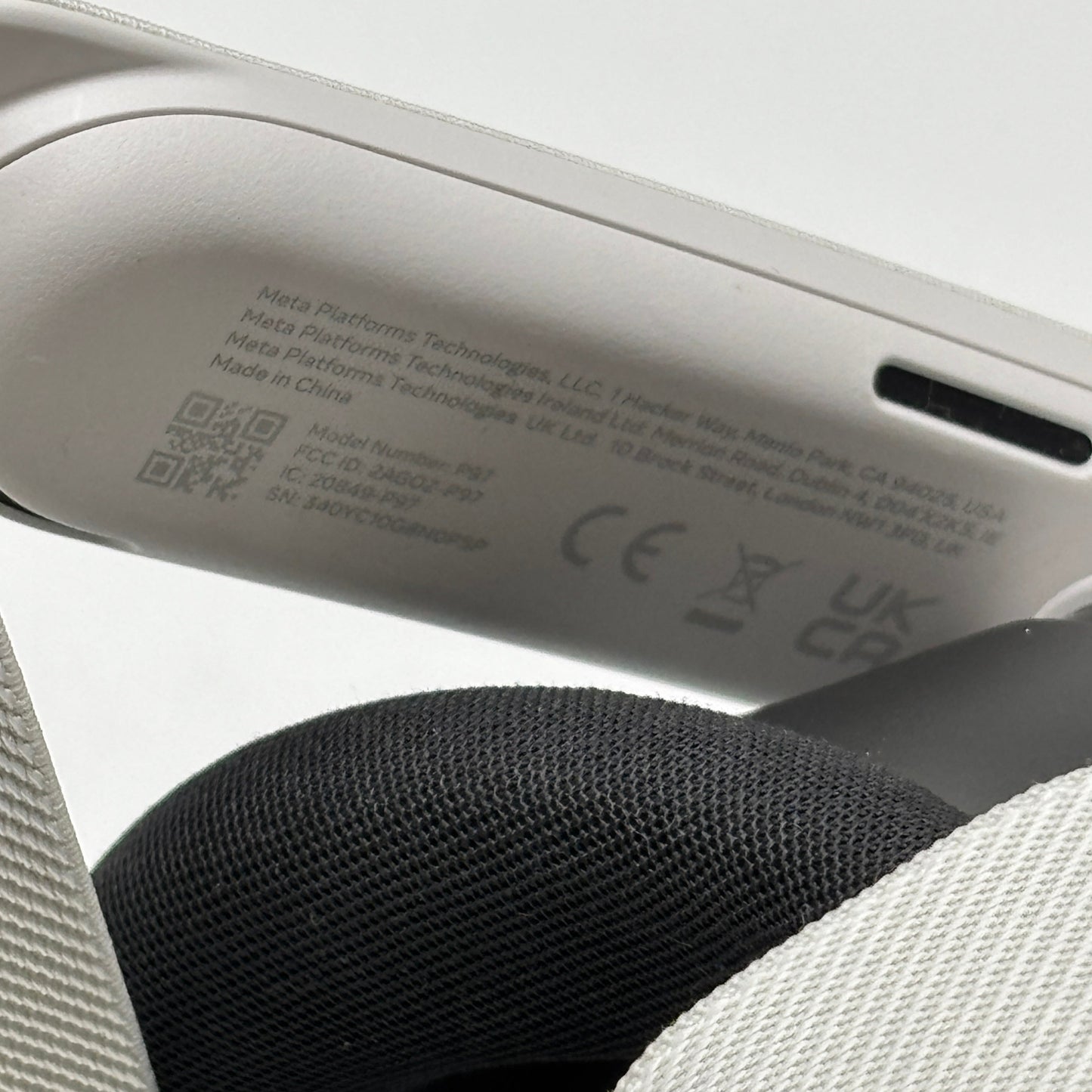 Meta Quest 3S 128GB Standalone All-in-One VR Headset P97