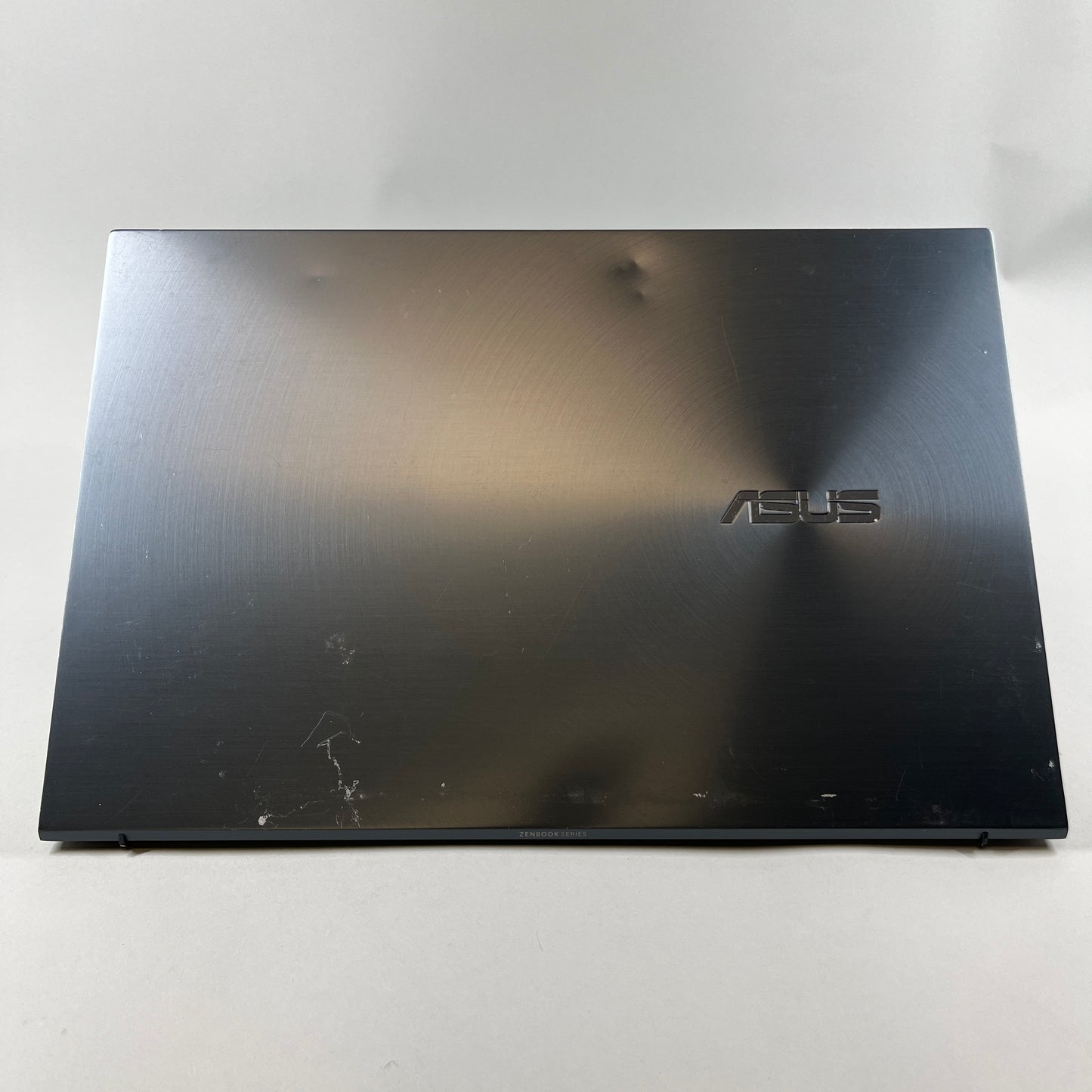 ASUS Zenbook Pro 15 UM535Q 15" Ryzen 9 5900HX 3.3GHz Nvidia GeForce RTX 3050 Ti