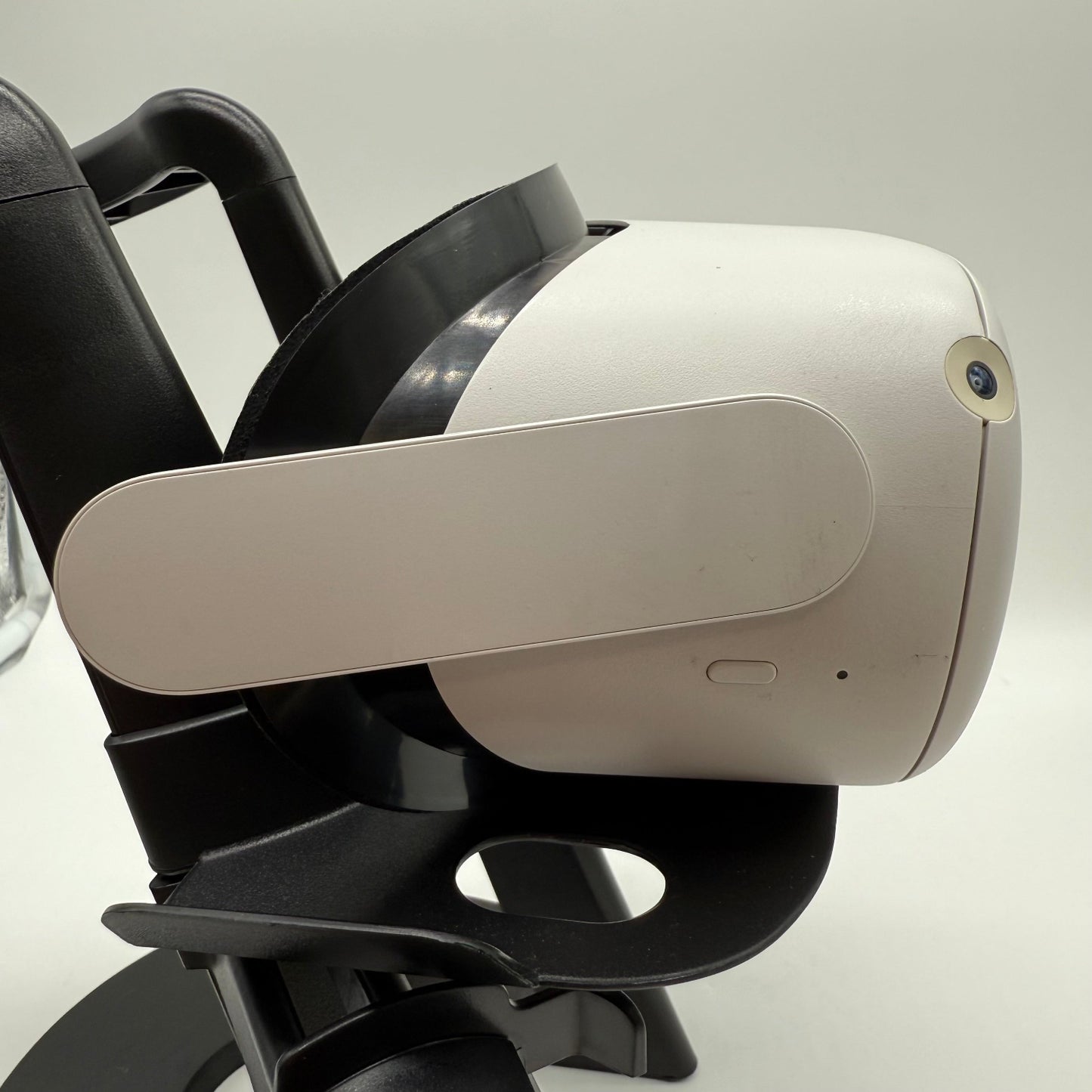 Meta Quest 2 128GB Standalone All-in-One VR Headset KW49CM - Missing Strap