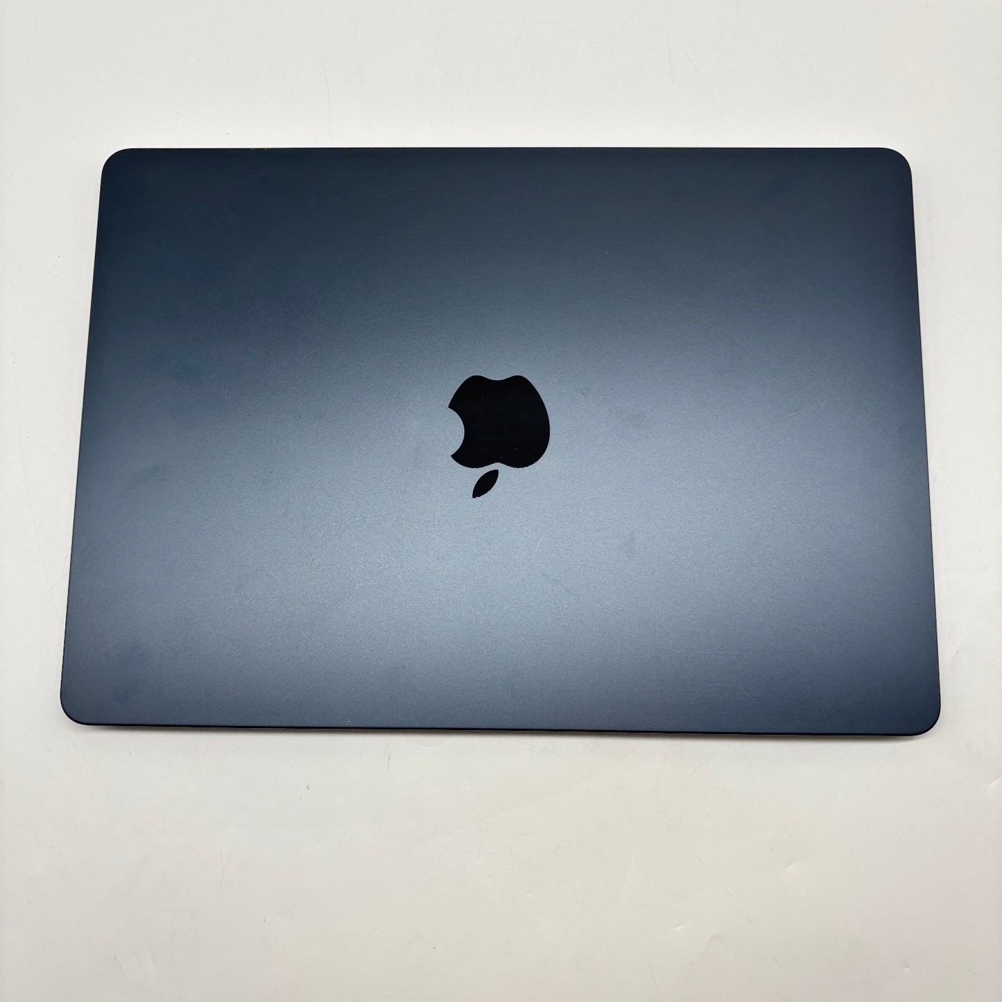 2022 Apple MacBook Air 13.6" M2 8 Core 3.5GHz 8GB RAM 256GB SSD - Read