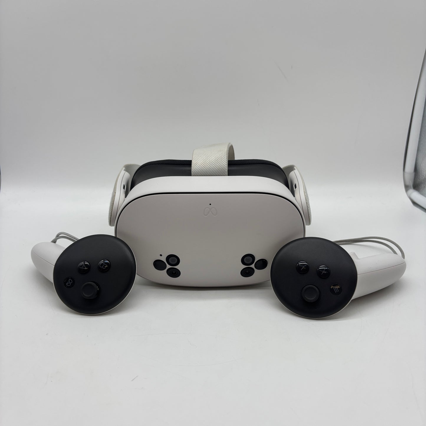 Meta Quest 3S 128GB Standalone All-in-One VR Headset P97