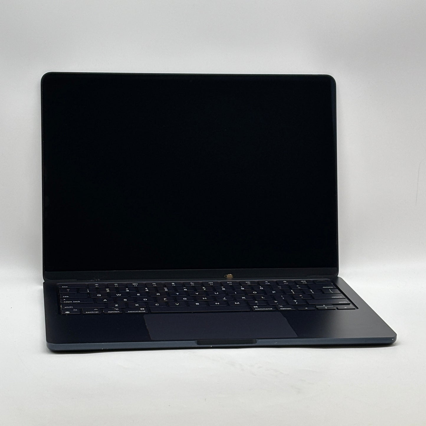 2022 Apple MacBook Air 13.6" M2 8 Core 3.5GHz 8GB RAM 256GB SSD - Read