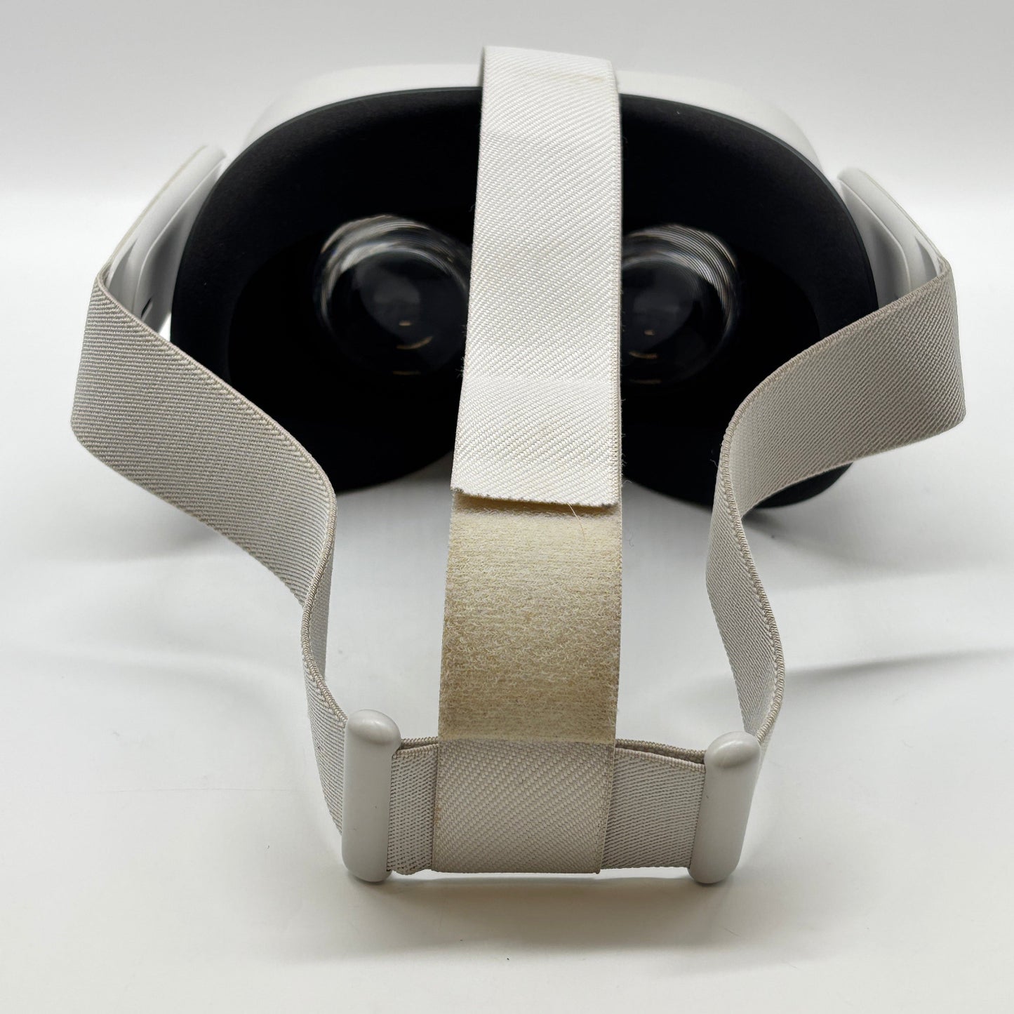 Meta Quest 2 64GB Standalone All-in-One VR Headset KW49CM - Smoke Smell