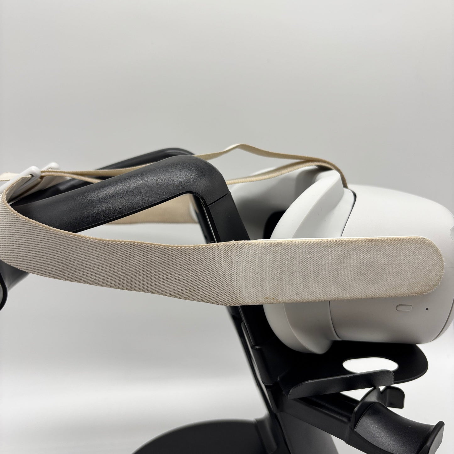 Meta Quest 2 64GB Standalone All-in-One VR Headset KW49CM - Smoke Smell
