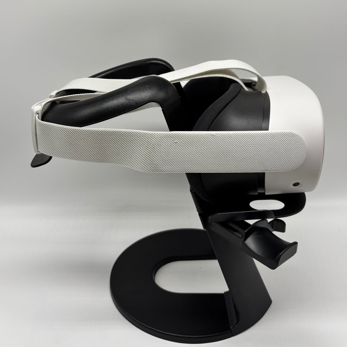 Meta Quest 3S 128GB Standalone All-in-One VR Headset P97