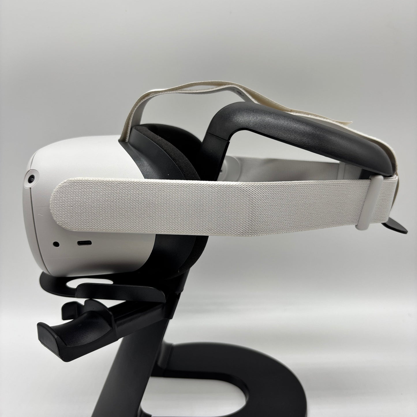 Meta Quest 2 128GB Standalone All-in-One VR Headset KW49CM
