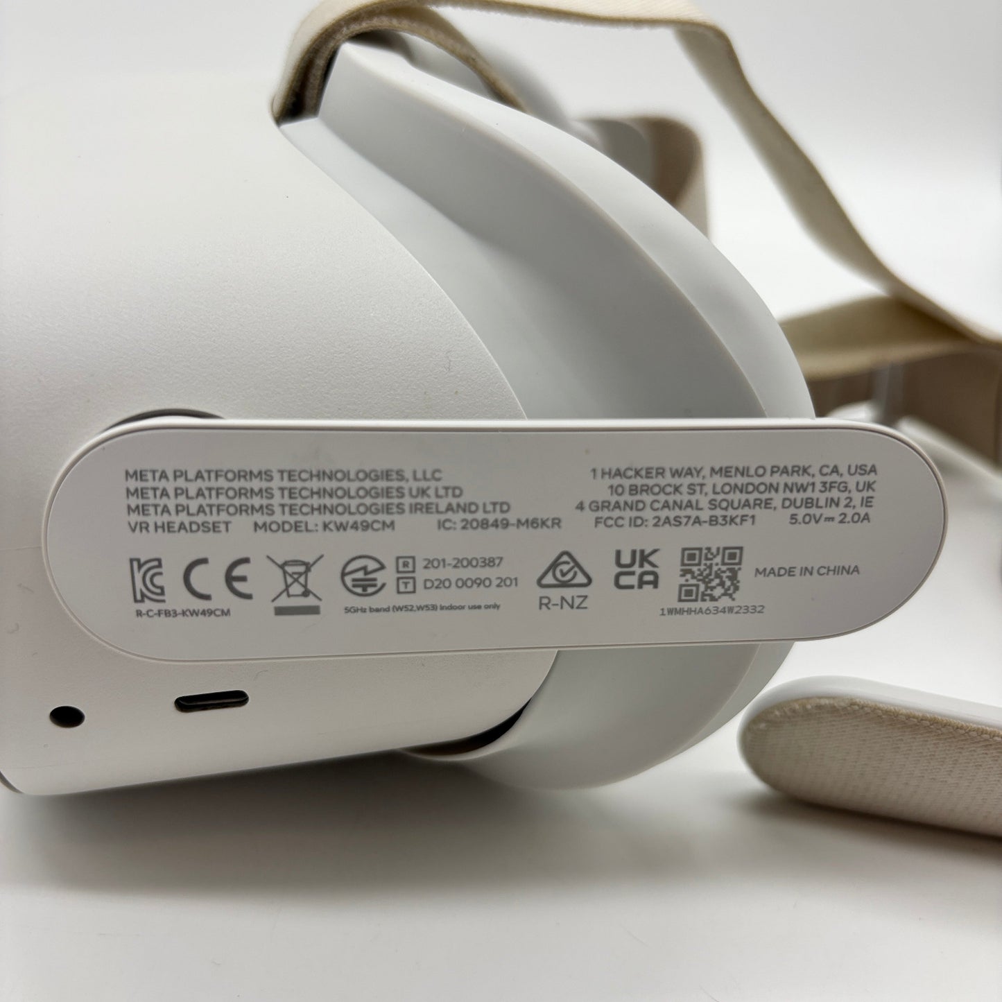 Meta Quest 2 64GB Standalone All-in-One VR Headset KW49CM - Smoke Smell