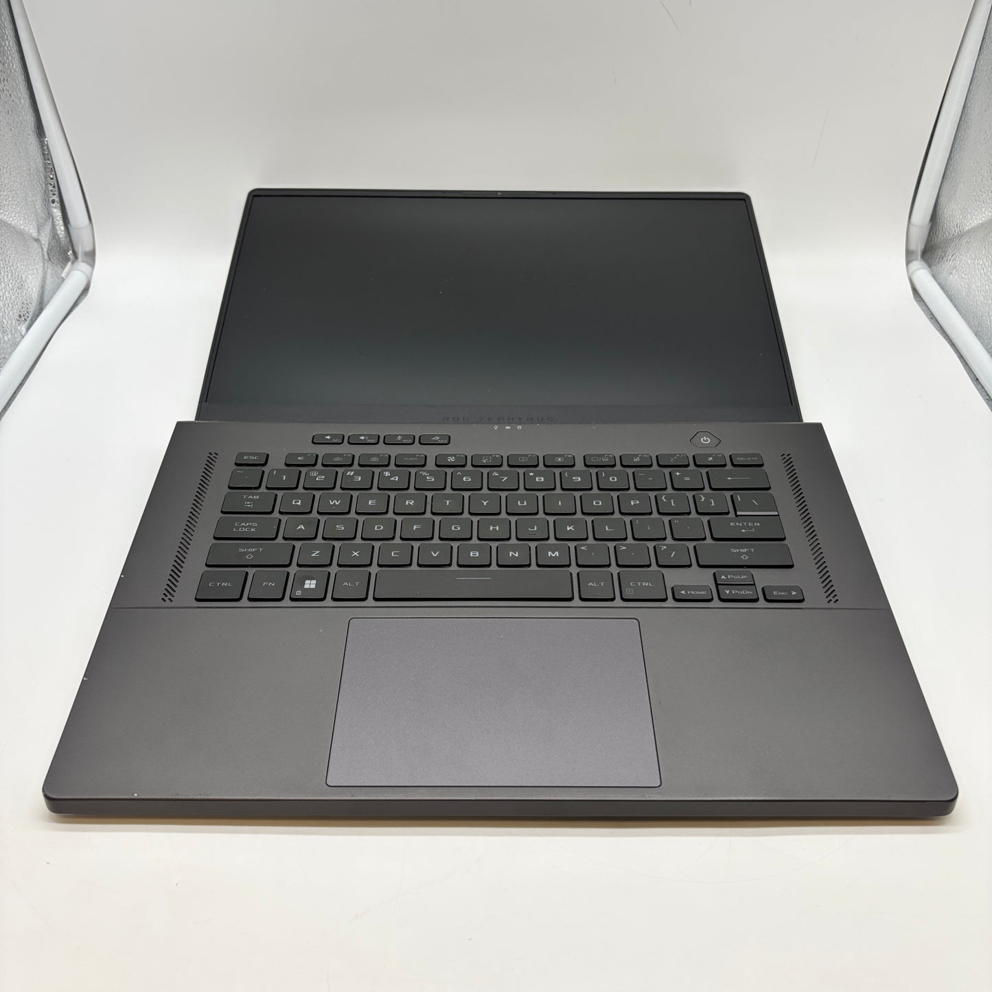 Asus ROG Zephyrus G15 15.6" AMD Ryzen 9 6900HS 3.3GHz 40GB RAM 4TB SSD RTX 3060