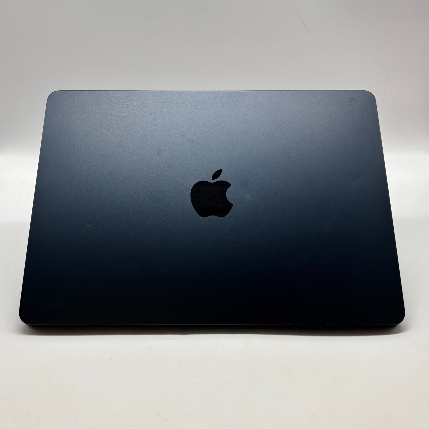 2022 Apple MacBook Air 13.6" M2 8 Core 3.5GHz 8GB RAM 256GB SSD - Read