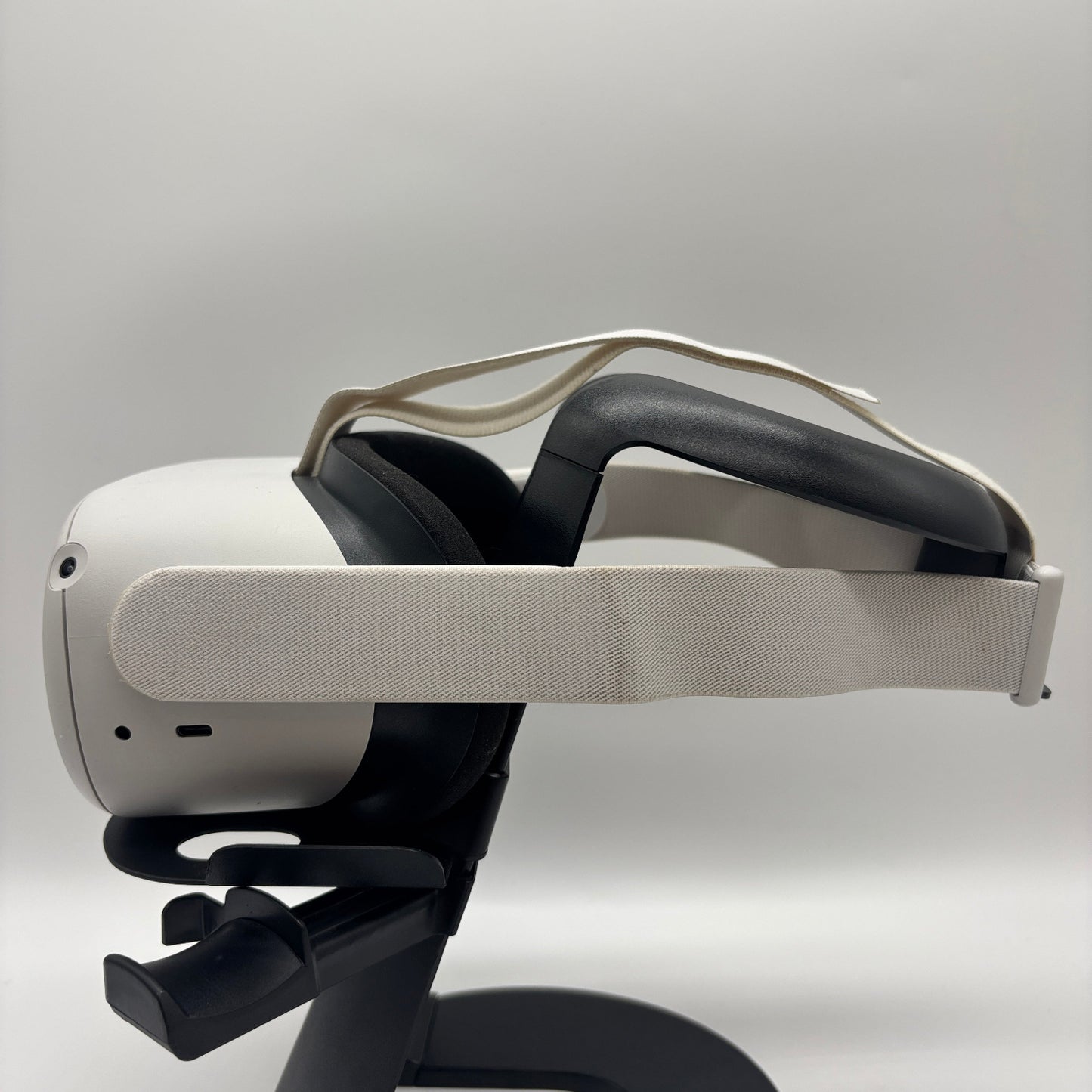 Meta Quest 2 128GB Standalone All-in-One VR Headset KW49CM