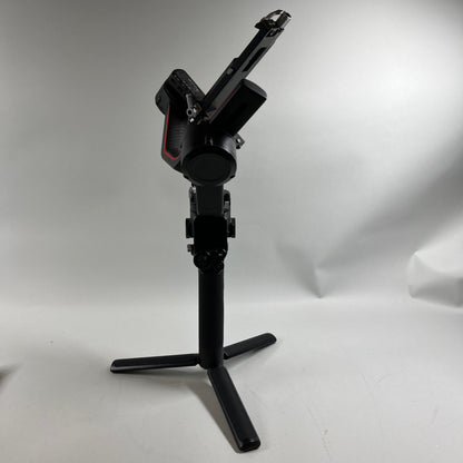 DJI RS3 Pro  3-Axis Gimbal Stabilizer CP.RN.00000219.01