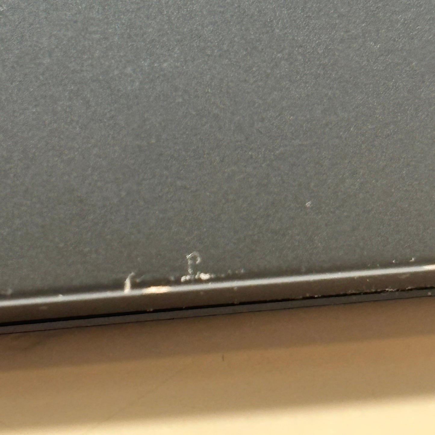 2022 Apple MacBook Air 13.6" M2 8 Core 3.5GHz 8GB RAM 256GB SSD - Read