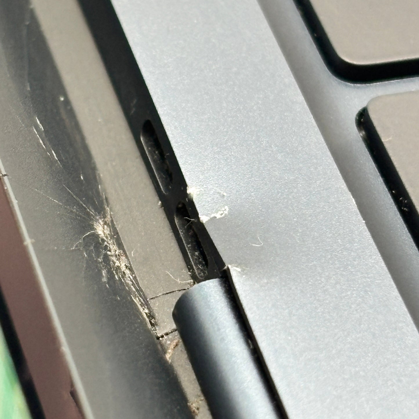 2022 Apple MacBook Air 13.6" M2 8 Core 3.5GHz 8GB RAM 256GB SSD - Read