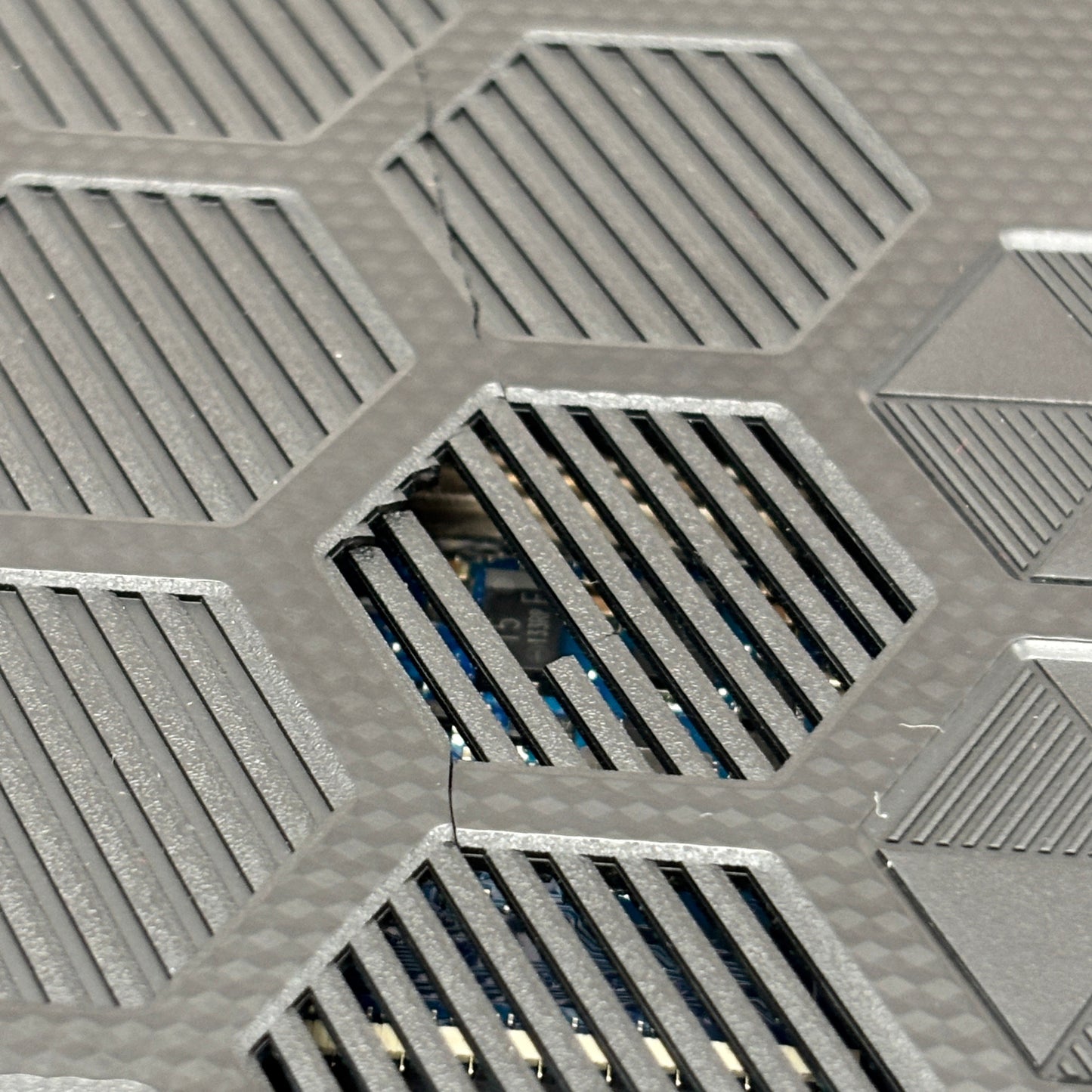 Broken Asus TUF F17 FX706H 17" i5-11260H  16GB RAM 512GB SSD RTX 3050 - Bad Batt