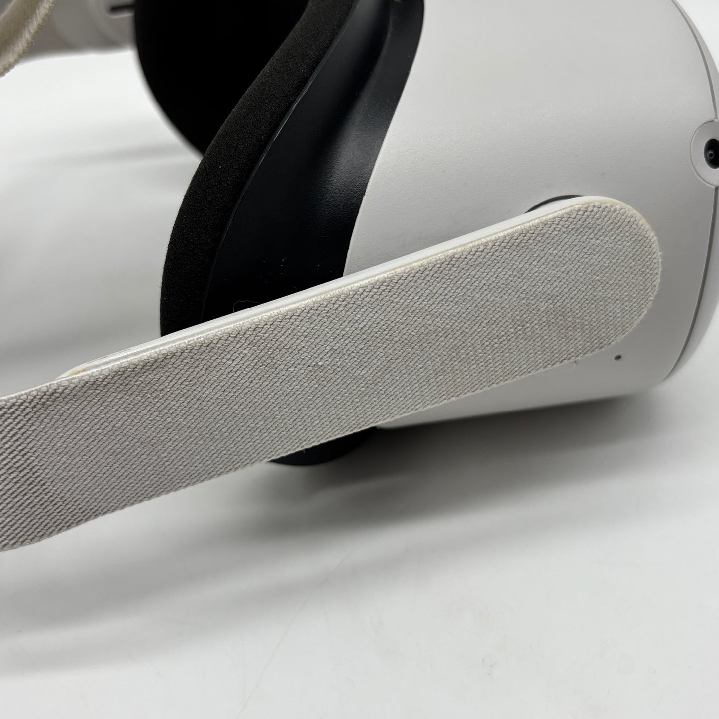 Meta Quest 2 128GB Standalone All-in-One VR Headset KW49CM