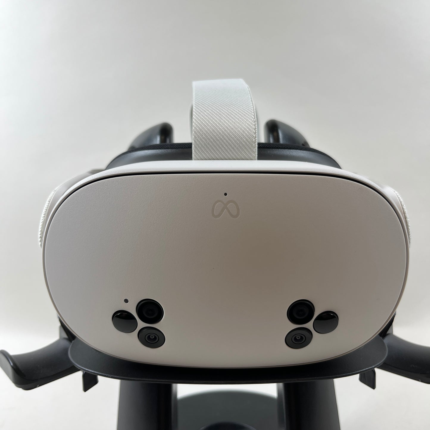 Meta Quest 3S 128GB Standalone All-in-One VR Headset P97