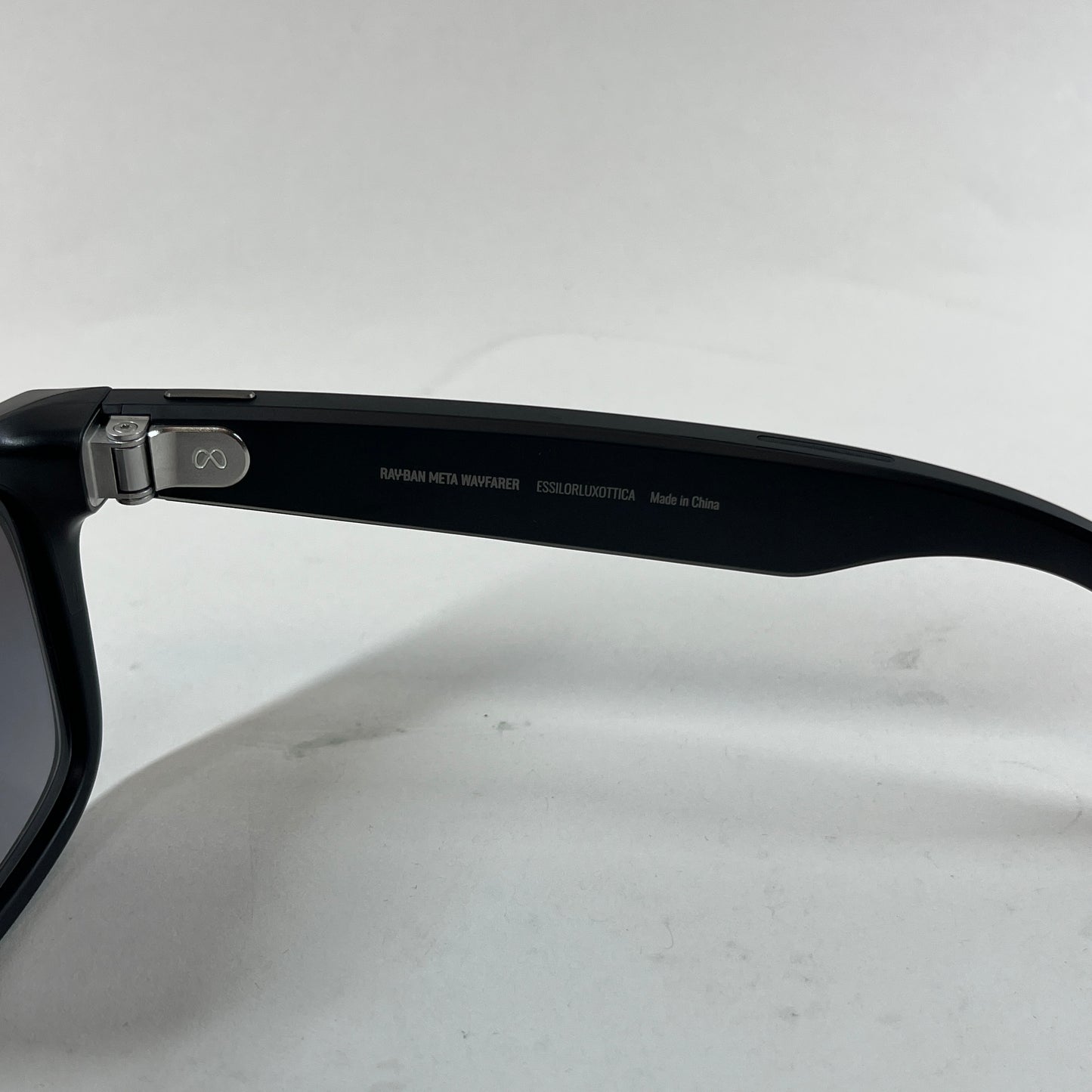 New Rayban Wayfarer Smart Glasses RW4008